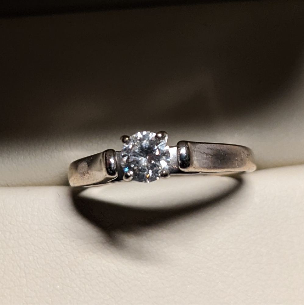 14k wg natural diamond ring